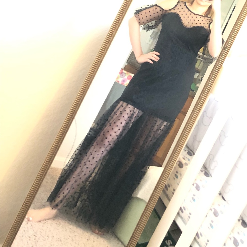 🔸NWOT FORMAL COLD SHOULDER DRESS